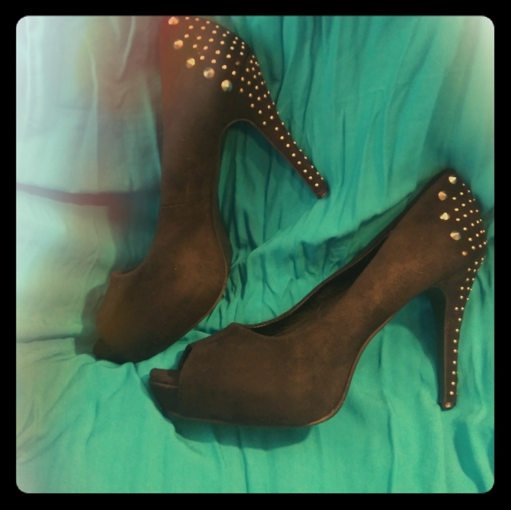 Deb 6" studded peep toe heels